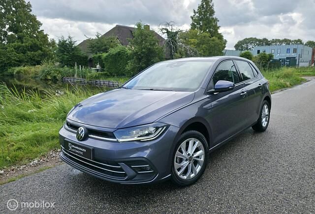 Grijs Gebruikt 2022 VW Polo Hatchback | € 17.795 (Goede deal) - Afbeelding 1/4