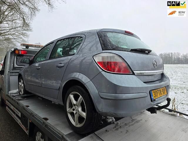 Grijs Occasion 2006 Opel Astra Edition Hatchback | € 1.999 (Eerlijke prijs) - Afbeelding 1/2