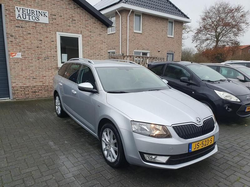 Grijs (metallic) Gebruikt 2016 Skoda Octavia Business Line Stationwagen | € 9.950 (Iets duurder) - Afbeelding 1/4