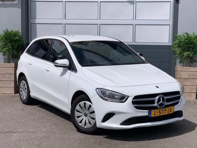 Wit Gebruikt 2021 Mercedes 200 MPV | € 13.450 - Afbeelding 1/4