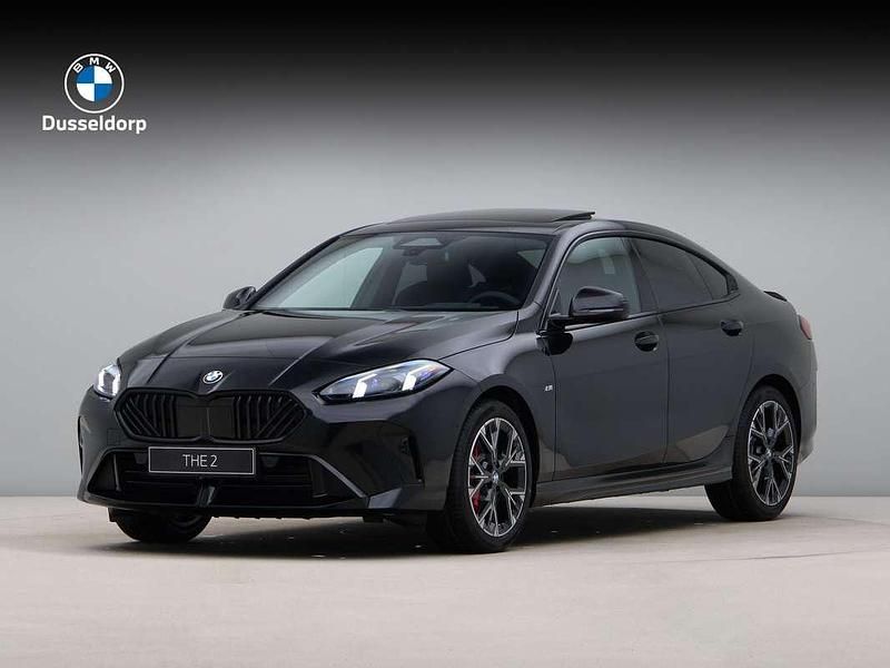 Zwart Nieuw 2025 BMW 220 Comfort Edition Coupé | € 58.279 (Eerlijke prijs) - Afbeelding 1/4