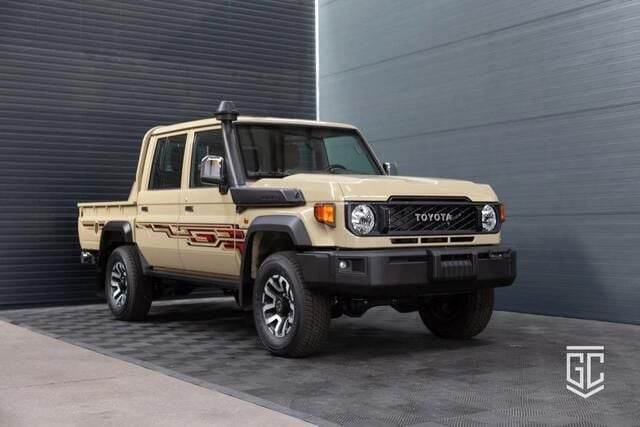Beige Nieuw 2024 Toyota Land Cruiser SUV | € 74.950 (Duur) - Afbeelding 1/4