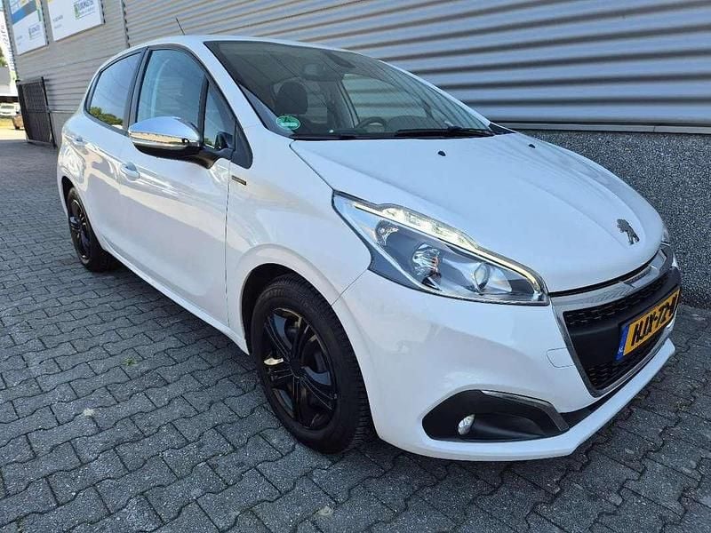 Wit Gebruikt 2019 Peugeot 208 Allure Hatchback | € 11.900 (Goede deal) - Afbeelding 1/4
