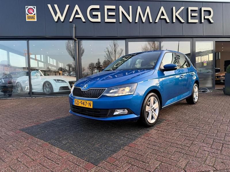 Blauw Occasion 2015 Skoda Fabia First Edition Hatchback | € 8.450 (Goede deal) - Afbeelding 1/4
