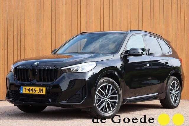 Zwart Gebruikt 2023 BMW X1 M Sport SUV | € 44.940 (Eerlijke prijs) - Afbeelding 1/4