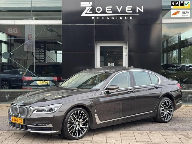 Bruin Gebruikt 2017 BMW 740 iPerformance Sedan | € 27.995 (Eerlijke prijs) - Afbeelding 1/4