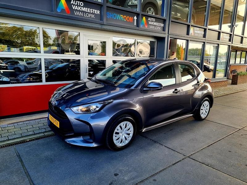 Grijs Gebruikt 2023 Toyota Yaris Active Hatchback | € 18.750 (Eerlijke prijs) - Afbeelding 1/4