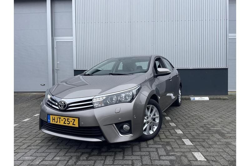 Occasion Toyota Corolla Business Edition 132 PK (97 kW) 2014 Grijs Sedan