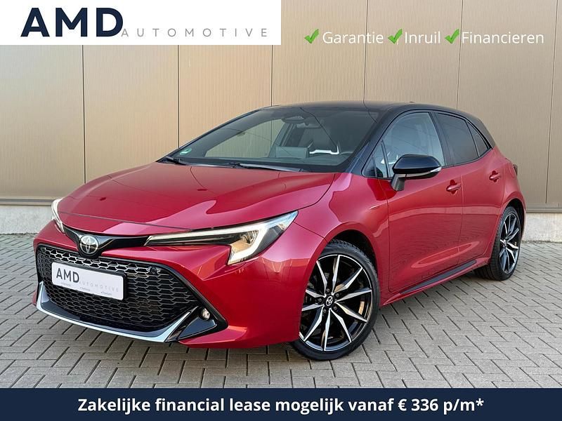 Rood Occasion 2023 Toyota Corolla Hybrid Sport Hatchback | € 30.950 (Eerlijke prijs) - Afbeelding 1/4