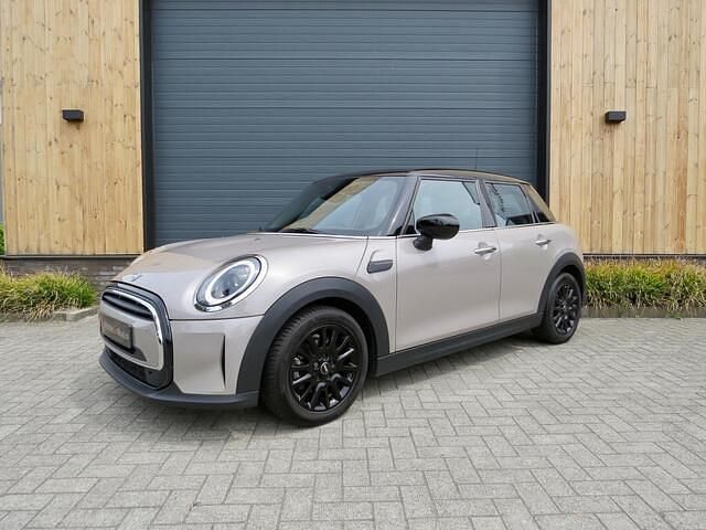 Grijs Gebruikt 2023 Mini Cooper Classic Hatchback | € 27.950 - Afbeelding 1/4