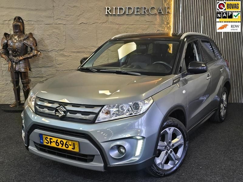 Grijs Occasion 2018 Suzuki Vitara Exclusive SUV | € 12.999 (Eerlijke prijs) - Afbeelding 1/4