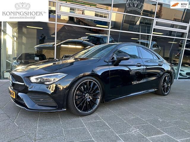 Zwart Gebruikt 2019 Mercedes CLA200 Premium Plus Sedan | € 22.950 (Eerlijke prijs) - Afbeelding 1/4