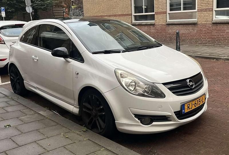 Gebruikt 2009 Opel Corsa Sport Sedan | € 2.800 (Goede deal) - Afbeelding 1/4