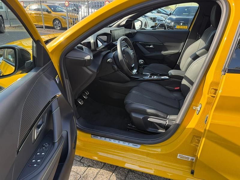 Occasion Peugeot 208 GT-line 101 PK (74 kW) 2022 Geel Hatchback