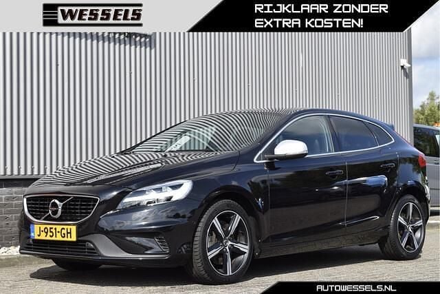 Zwart Gebruikt 2020 Volvo V40 R-Design Stationwagen | € 19.950 (Eerlijke prijs) - Afbeelding 1/4