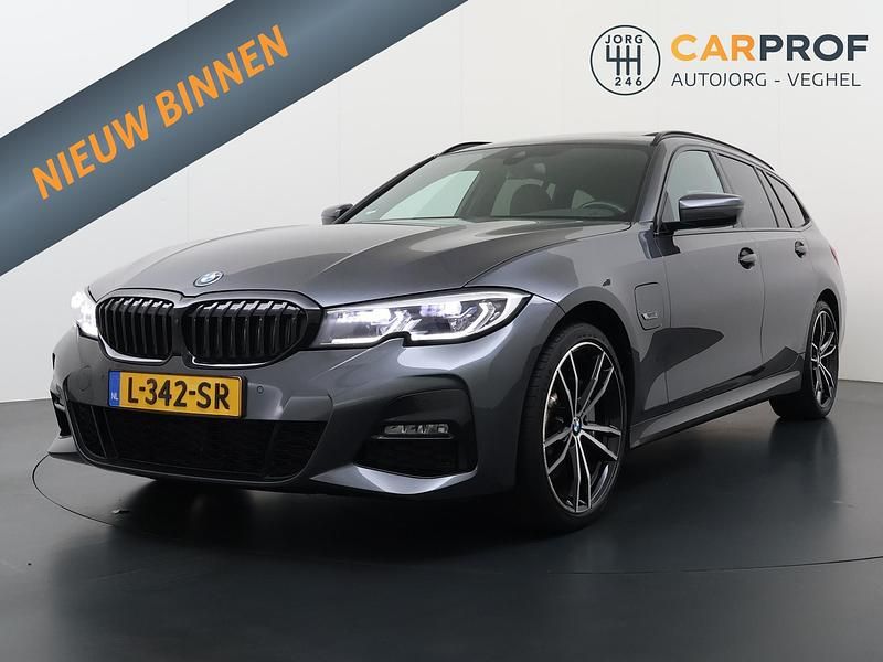 Grijs Gebruikt 2021 BMW 330 M Sport Stationwagen | € 30.995 (Iets duurder) - Afbeelding 1/4