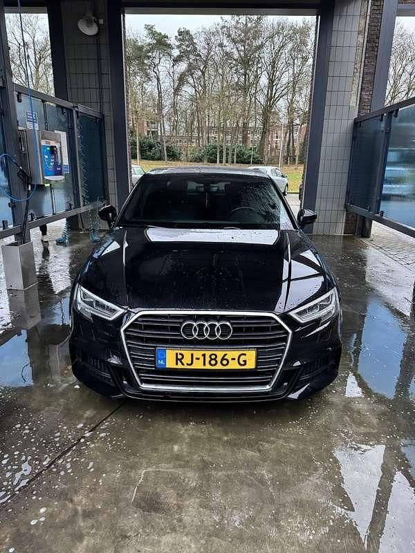Zwart Occasion 2018 Audi A3 Sedan | € 13.999 (Goede deal) - Afbeelding 1/4