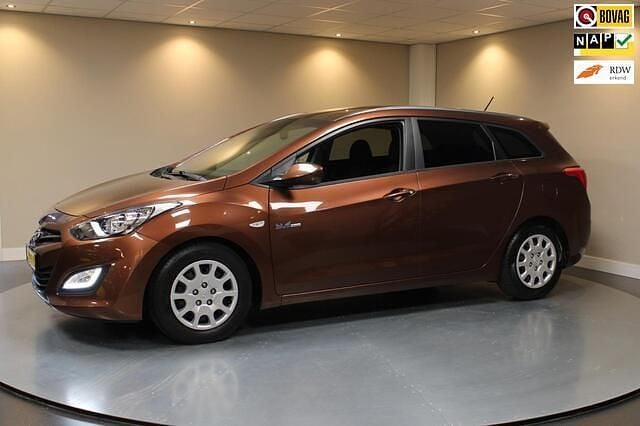 Bruin (metallic) Occasion 2013 Hyundai i30 Stationwagen | € 9.940 (Eerlijke prijs) - Afbeelding 1/4
