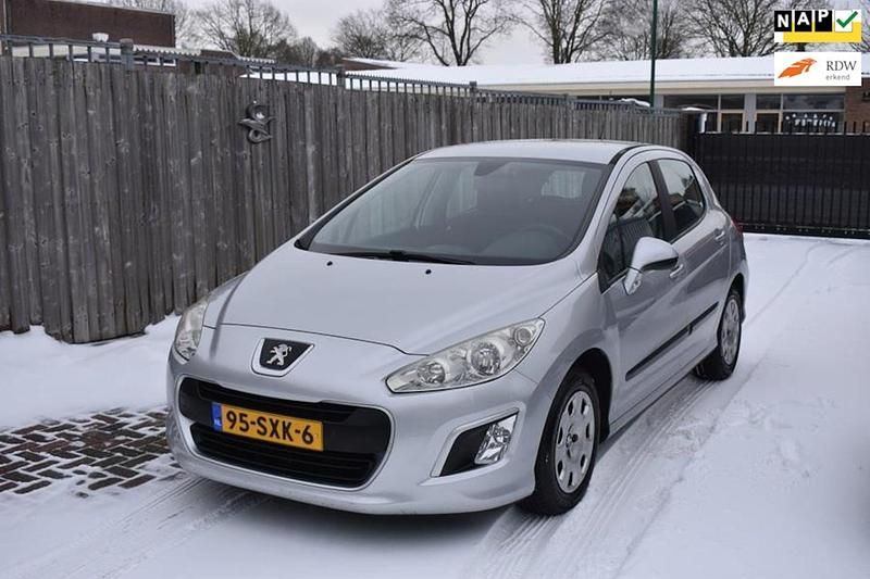 Grijs (metallic) Occasion 2012 Peugeot 308 Access Hatchback | € 4.750 (Duur) - Afbeelding 1/4