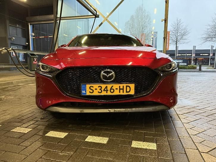 Rood Gebruikt 2019 Mazda 3 Luxury Hatchback | € 20.495 (Eerlijke prijs) - Afbeelding 1/4