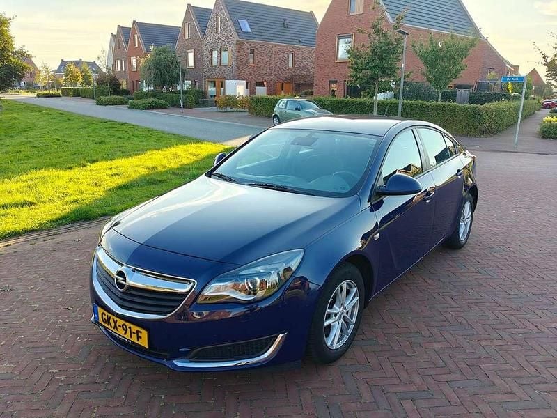 Blauw Gebruikt 2017 Opel Insignia Hatchback | € 10.950 (Super prijs) - Afbeelding 1/4