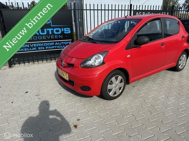 Rood Gebruikt 2009 Toyota Aygo Comfort Hatchback | € 1.950 (Goede deal) - Afbeelding 1/4