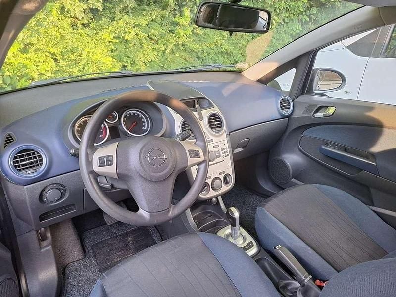 Grijs Gebruikt 2007 Opel Corsa MPV | € 3.400 (Eerlijke prijs) - Afbeelding 1/4