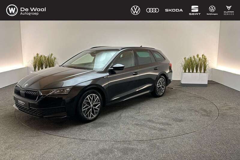 Zwart Gebruikt 2024 Skoda Octavia Business Line Stationwagen | € 38.895 - Afbeelding 1/3