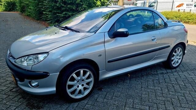 Grijs Gebruikt 2001 Peugeot 206 CC Cabriolet | € 1.500 (Iets duurder) - Afbeelding 1/4
