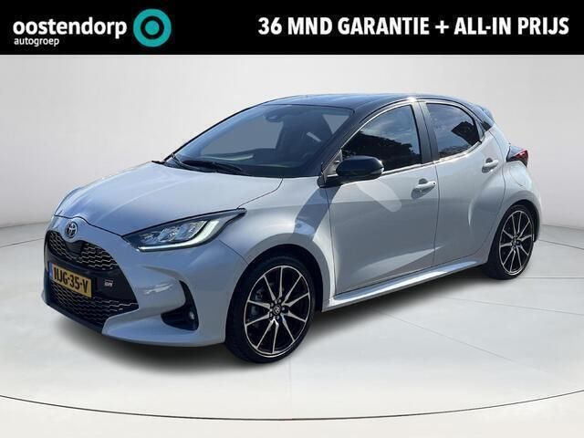 Grijs Gebruikt 2023 Toyota Yaris Sport Hatchback | € 27.880 (Eerlijke prijs) - Afbeelding 1/4