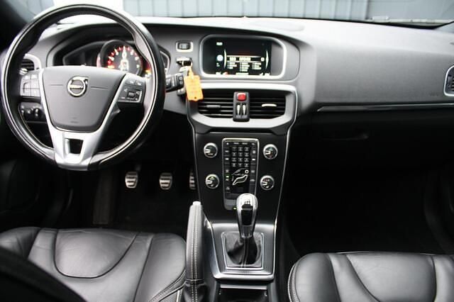 Occasion Volvo V40 R-Design 153 PK (112 kW) 2016 Zwart Hatchback