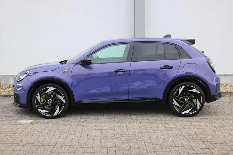 Occasion Abarth 600e Scorpionissima 206 kW (281 PK) 2025 Paars SUV