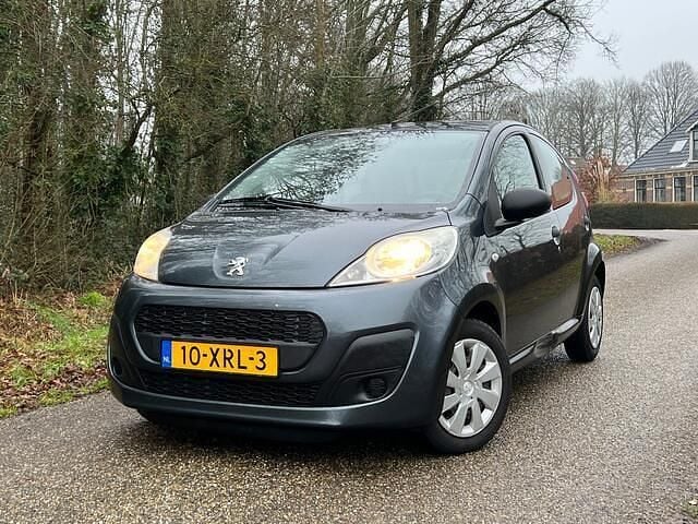 Grijs (metallic) Occasion 2012 Peugeot 107 Access Hatchback | € 3.450 (Goede deal) - Afbeelding 1/4
