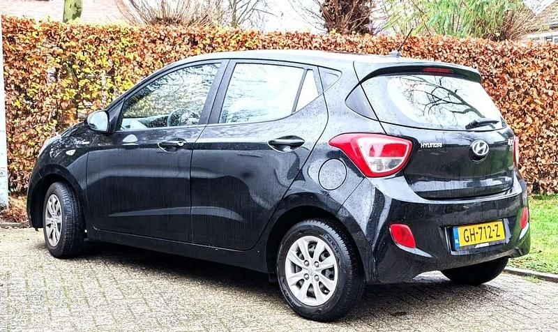 Zwart Occasion 2016 Hyundai i10 Comfort Hatchback | € 7.850 (Eerlijke prijs) - Afbeelding 1/4