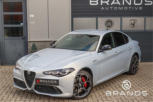 Wit Gebruikt 2024 Alfa Romeo Giulia Veloce Sedan | € 57.950 (Goede deal) - Afbeelding 1/4