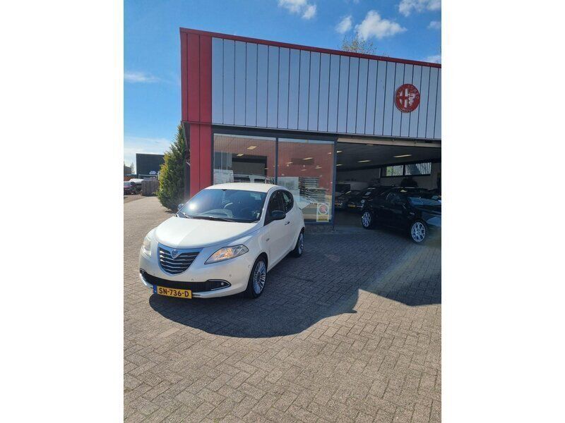 Wit Gebruikt 2011 Lancia Ypsilon Platinum Hatchback | € 4.450 (Eerlijke prijs) - Afbeelding 1/4
