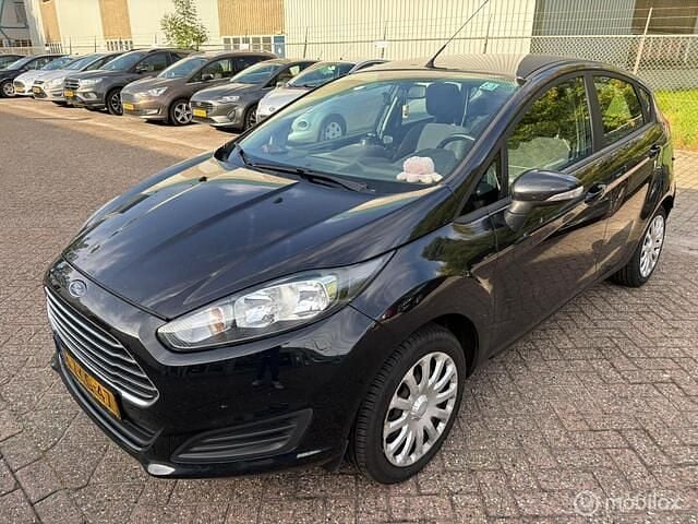 Zwart Occasion 2015 Ford Fiesta Style Hatchback | € 3.500 (Goede deal) - Afbeelding 1/4