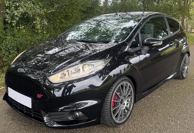 Zwart Gebruikt 2014 Ford Fiesta ST Hatchback | € 10.995 (Eerlijke prijs) - Afbeelding 1/4