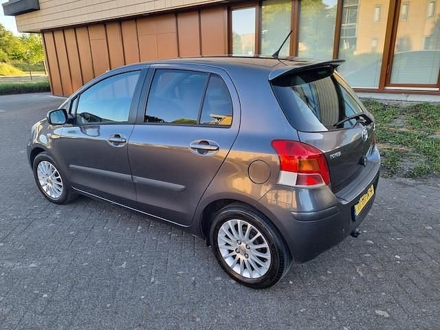 Occasion Toyota Yaris 2009 Grijs (metallic) Hatchback