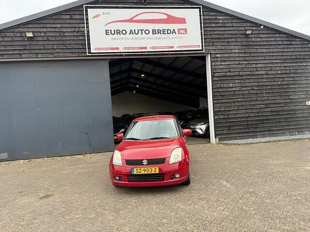 Paars Gebruikt 2005 Suzuki Swift Hatchback | € 1.150 (Eerlijke prijs) - Afbeelding 1/4