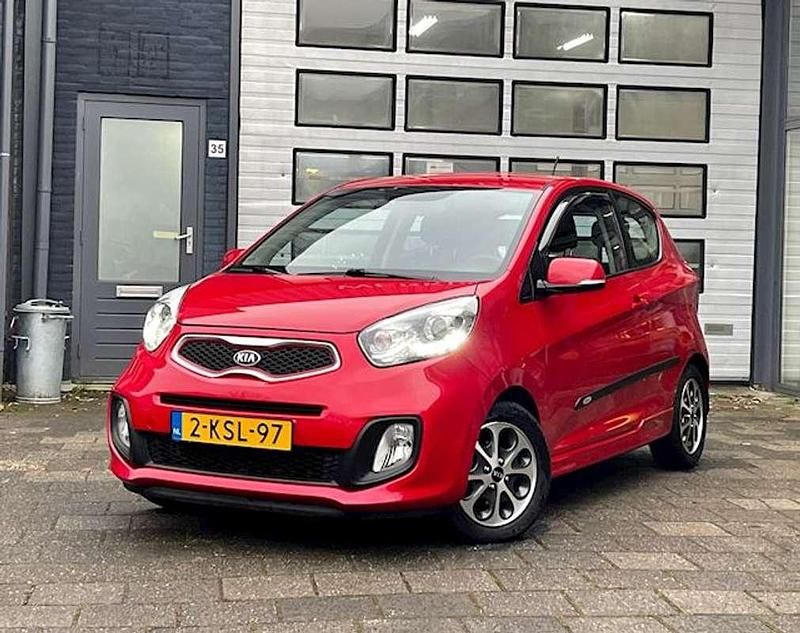 Rood Occasion 2013 Kia Picanto Plus Hatchback | € 5.000 (Goede deal) - Afbeelding 1/4