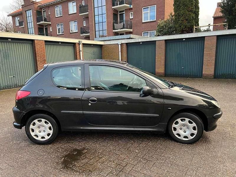 Occasion Peugeot 206 75 PK (55 kW) 2004 Zwart Hatchback