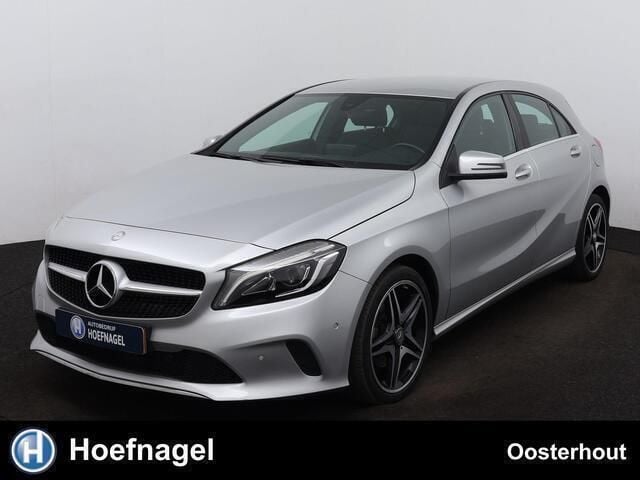 Grijs, metallic lak Gebruikt 2016 Mercedes A200 Ambition Hatchback | € 17.450 (Eerlijke prijs) - Afbeelding 1/4