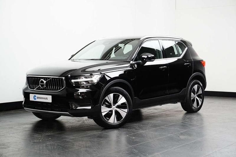 Zwart Gebruikt 2022 Volvo XC40 Inscription SUV | € 33.900 (Goede deal) - Afbeelding 1/4