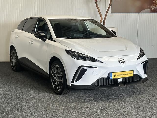 Occasion MG MG4 EV Luxury 150 kW (204 PK) 2023 Wit Hatchback