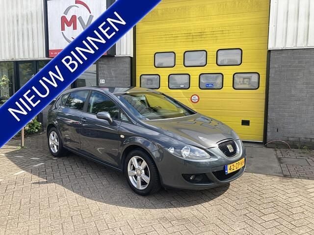 Grijs Gebruikt 2008 Seat Leon Sport Hatchback | € 2.950 (Eerlijke prijs) - Afbeelding 1/4