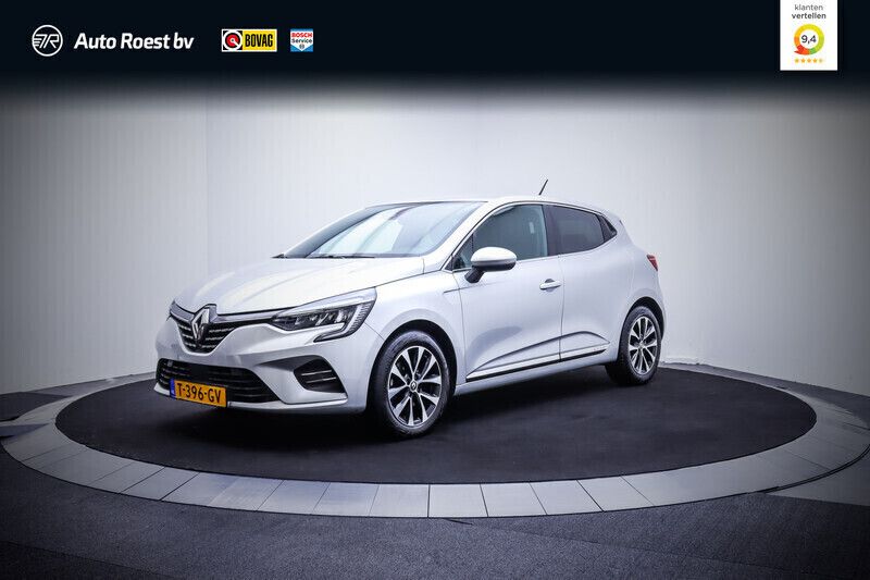 Grijs Gebruikt 2021 Renault Clio V Intens Hatchback | € 18.125 (Eerlijke prijs) - Afbeelding 1/4