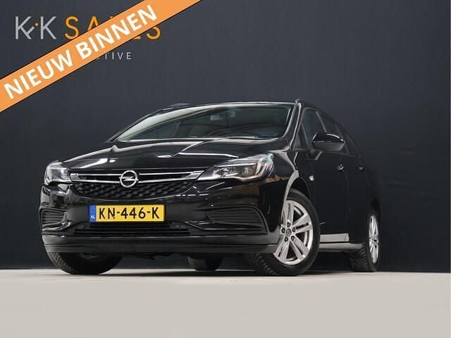 Zwart Gebruikt 2016 Opel Astra Edition Stationwagen | € 6.440 (Goede deal) - Afbeelding 1/4