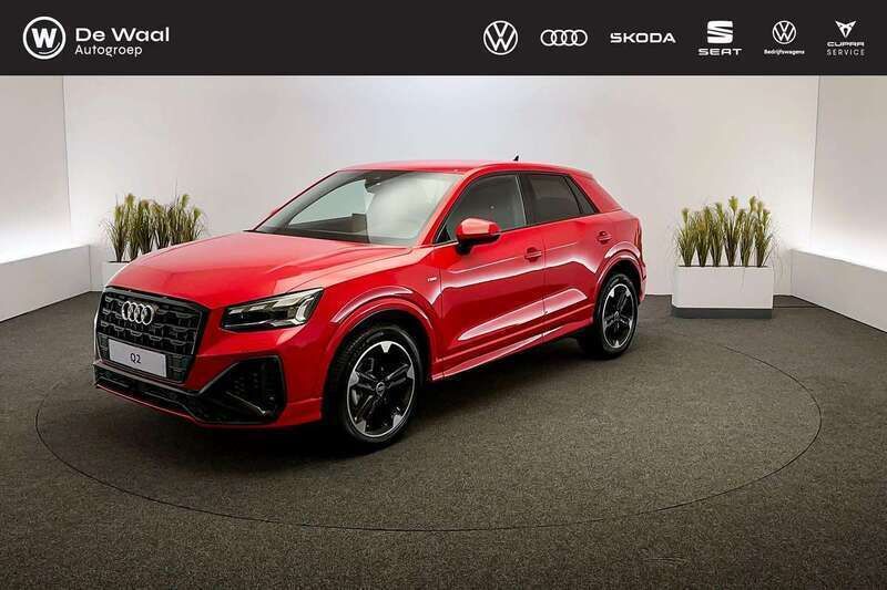 Rood, metallic lak Nieuw 2024 Audi Q2 S-Line SUV | € 46.990 (Super prijs) - Afbeelding 1/4