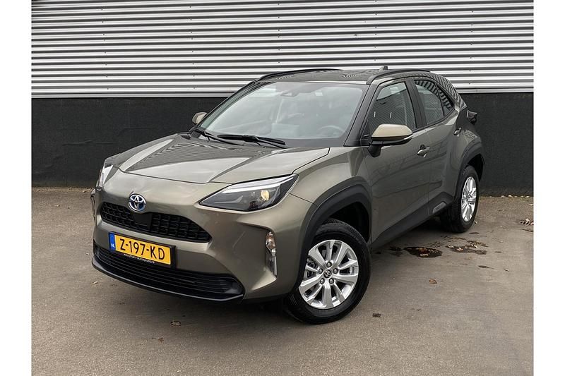 Bruin Gebruikt 2024 Toyota Yaris Hybrid Active SUV | € 29.249 (Eerlijke prijs) - Afbeelding 1/1